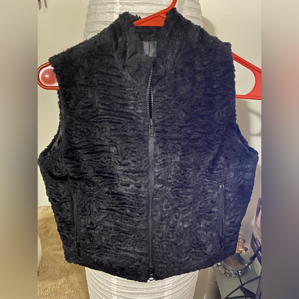 NWOT Ladies BEBE faux fur black vest Size XS